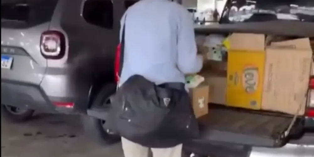 O homem foi flagrado furtando itens da caçamba do carro do ator e criador de conteúdo digital em Curitiba