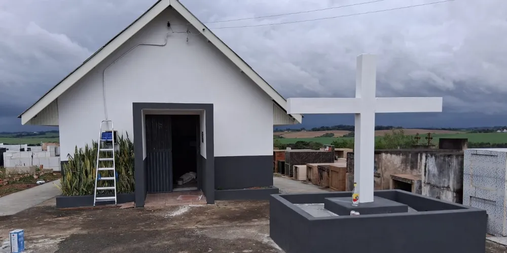 Cemitérios da área urbana e do interior de Castro recebem obras de melhoria e limpeza para o Dia de Finados
