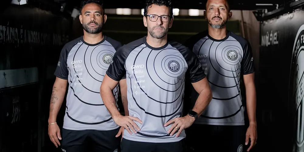 O técnico Alberto Valentim chegou ao Germano Krüger acompanhado do auxiliar técnico Werlley da Silva e do preparador físico Diogo Evaristo