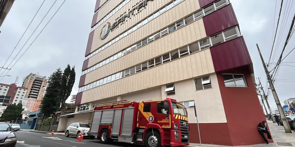 O Colégio Sant'Ana foi evacuado na manhã desta sexta-feira (16) após suspeita de vazamento de gás
