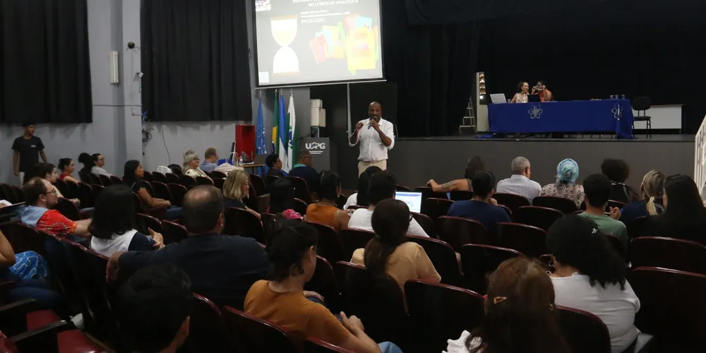 Na imagem, uma edição anterior do fórum, realizado na UEPG; em 2026, o evento ocorre na sede da OAB em Ponta Grossa