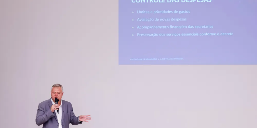 Prefeito de Araucária, Gustavo Botogoski, assinou um decreto de reorganização administrativa