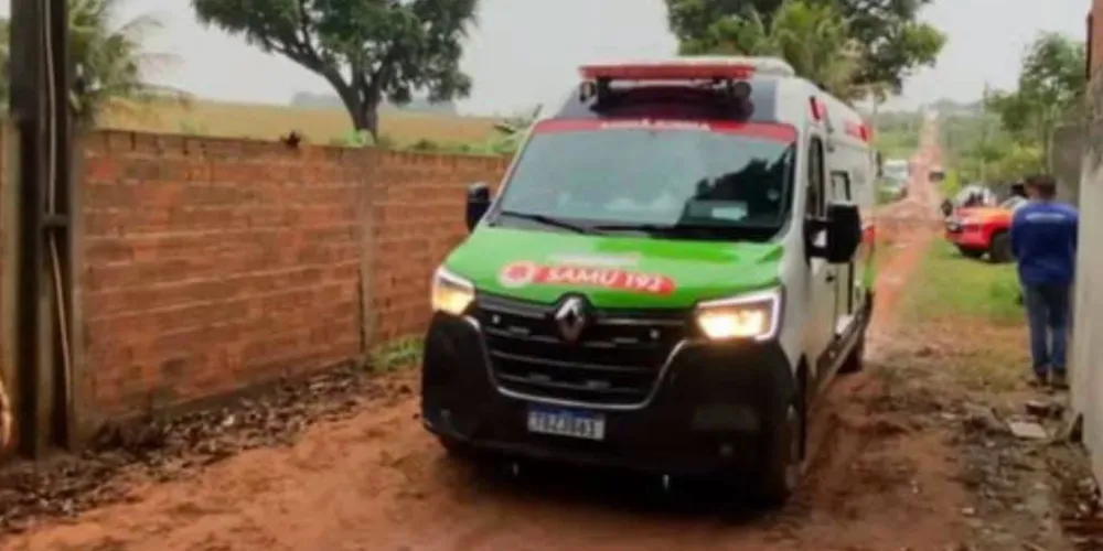 Equipes do SAMU e do Corpo de Bombeiros realizaram atendimento de emergência para tentar salvar a vida do menino