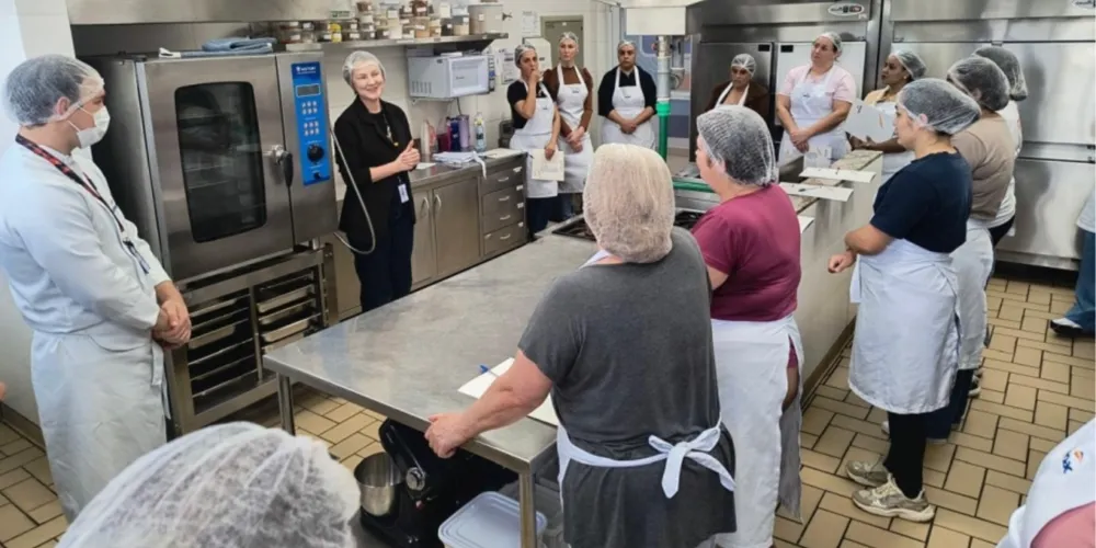 O curso abordou sobre o valor nutritivo dos alimentos, técnicas de conservação e elaboração de cardápios