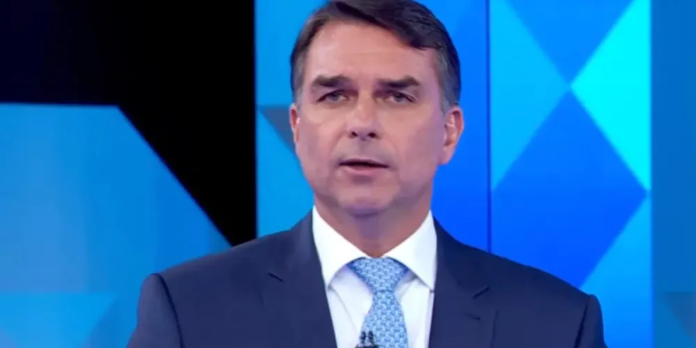 A decisão foi tomada em meio a notícias sobre uma suposta saída do senador do país, ainda sob apuração.
