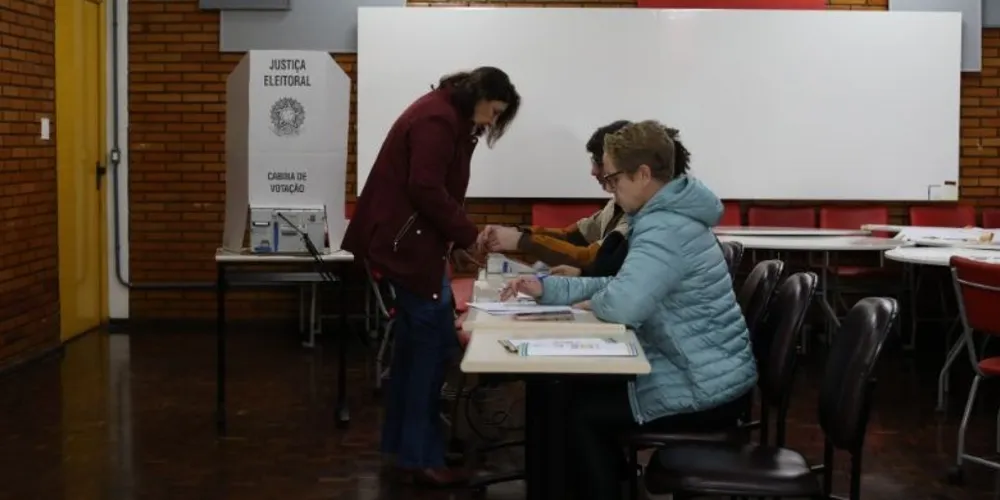 Em três municípios paranaenses, a votação não se encerrará depois de um único voto