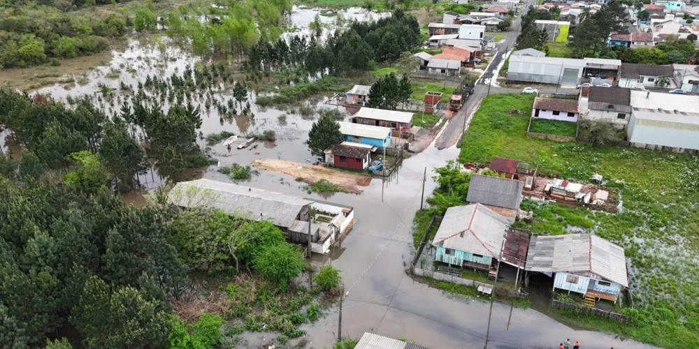 Rio Iguaçu alcançou 6,17 metros na manhã deste domingo