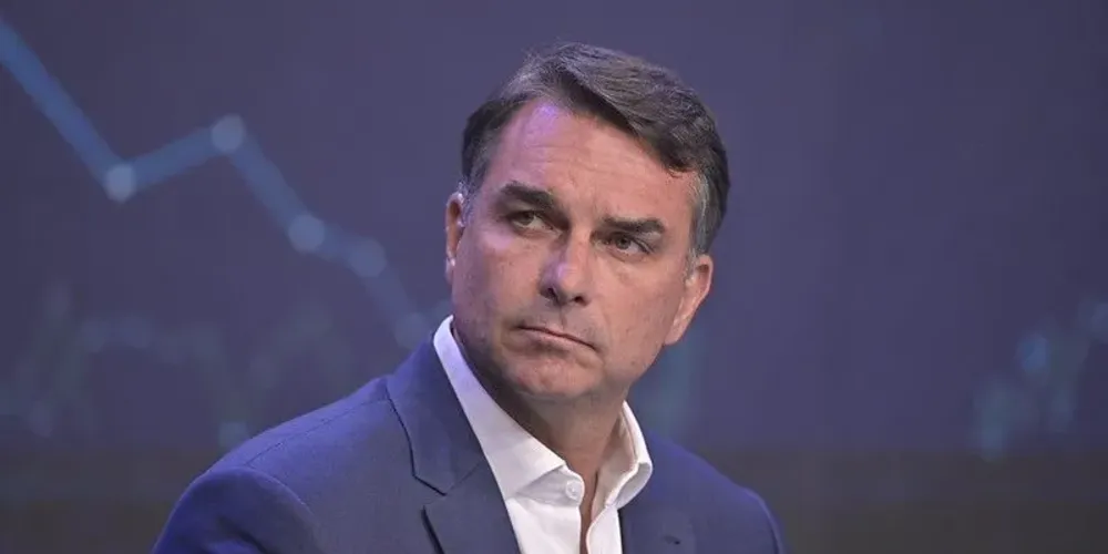 Flávio Bolsonaro (PL) durante debate da Band