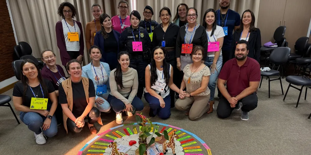 Participaram da capacitação profissionais das áreas da saúde, educação e assistência social, além da Guarda Municipal