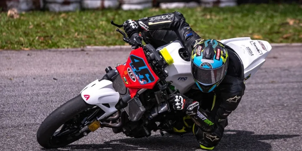 Em 2025, Daniel foi campeão paranaense e catarinense de motovelocidade