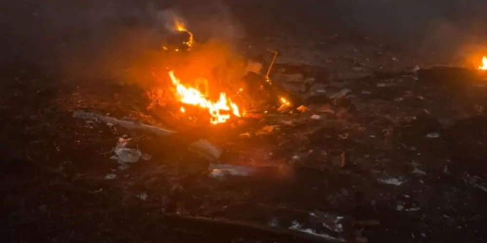 Os bombeiros encontraram a aeronave em chamas