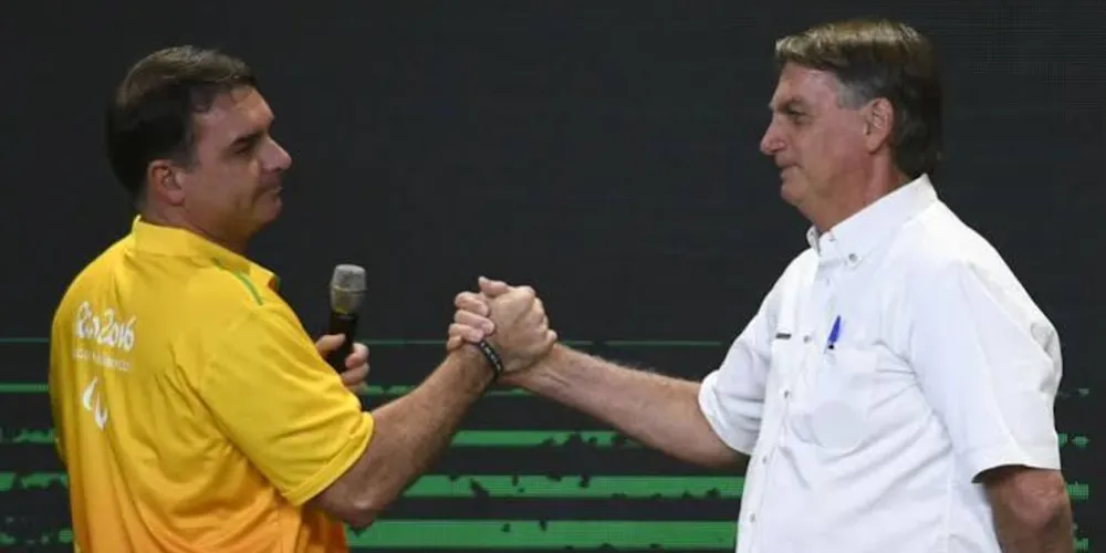 Jair Bolsonaro cumpre prisão domiciliar em Brasília e a expectativa é de que a visita seja aprovada