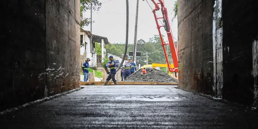 Após esta etapa, o concreto precisa passar pelo processo de cura, de sete dias