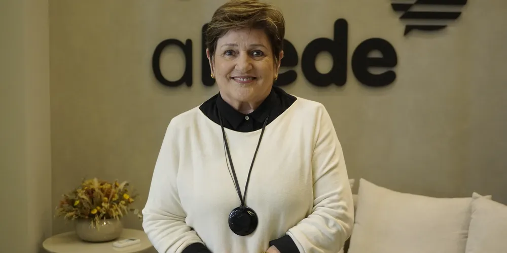 A secretária de Educação de Ponta Grossa, Joana D'Arc Panzarini Egg