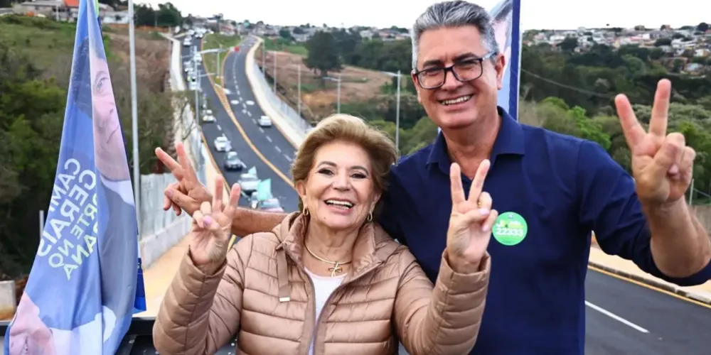 A prefeita Elizabeth Schmidt (PL) e o candidato a deputado estadual Julio Küller (PL)
