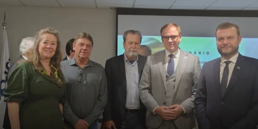 O prefeito e o secretário de Mallet apresentaram as ideias ao embaixador da República da Polônia