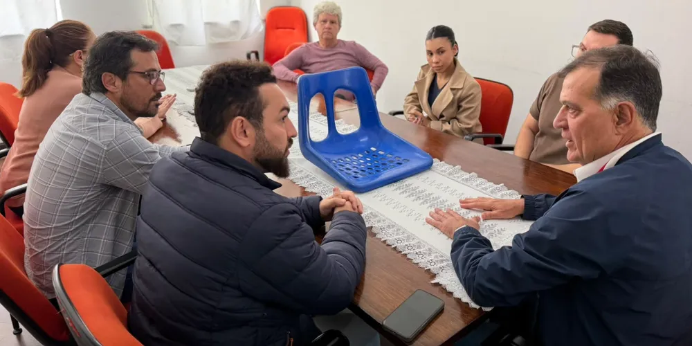 Prefeito Rildo Leonardi e equipe acompanham apresentação dos materiais e alinham contratação de trabalhadores locais para as obras do Ginásio Quirão