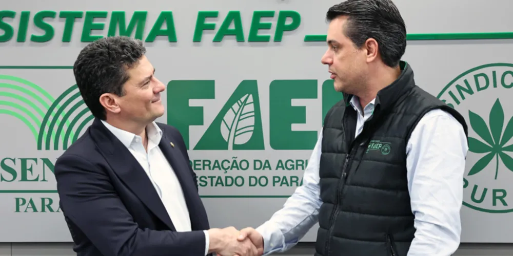 O senador e governador eleito pelo Paraná, Sergio Moro (PL), ao lado do presidente do Sistema Faep, Ágide Eduardo Meneguette