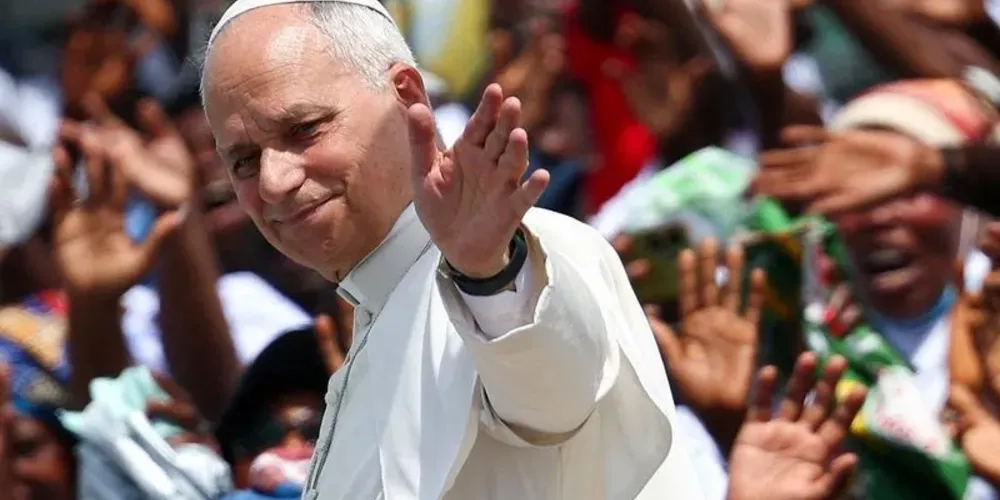 O papa Leão XIV está se recuperando da cirurgia para tratar um câncer de pulmão