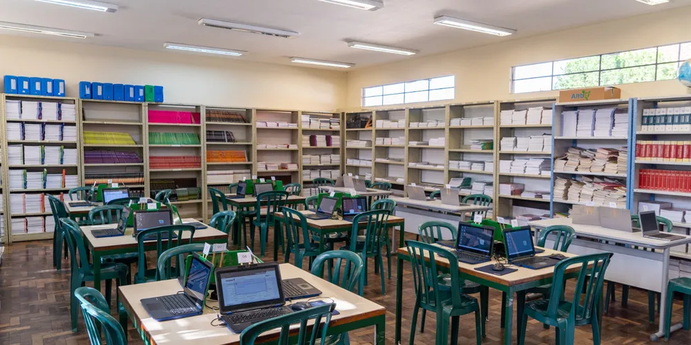 A avaliação é realizada on-line, e deve ocorrer exclusivamente na escola onde o estudante está matriculado