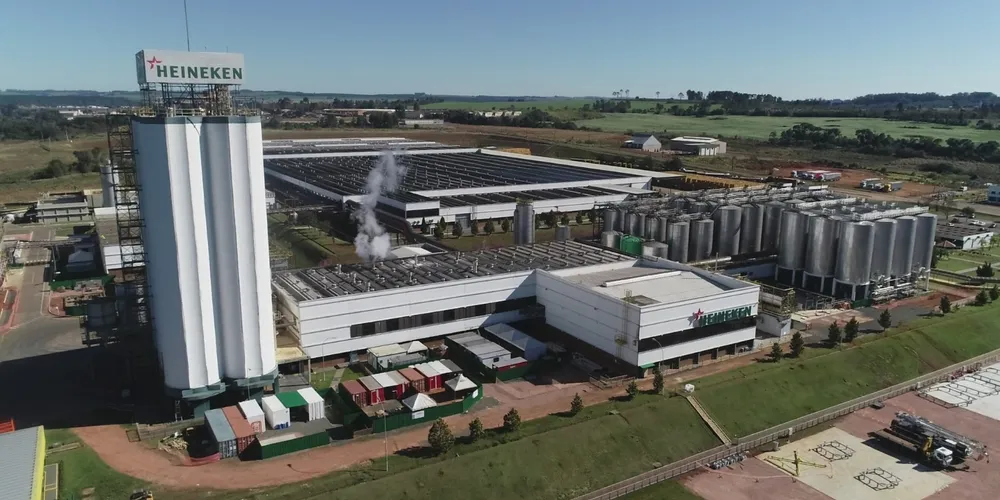 Cervejaria da Heineken em Ponta Grossa recebeu mais de R$ 1,5 bilhão em investimentos em 2024 e teve a capacidade produtiva ampliada em 150%