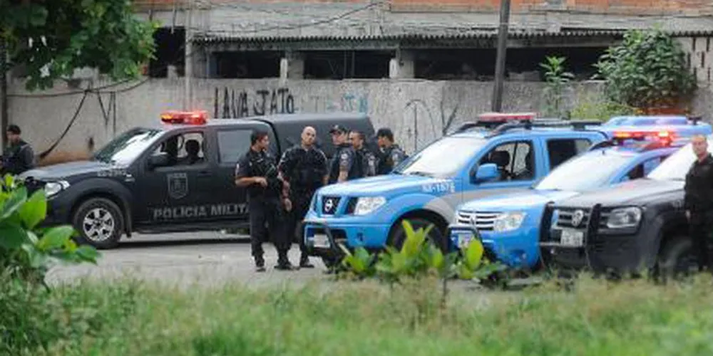 Na ação, dois adolescentes, um de 12 anos e outro de 15 anos, foram atingidos pelos tiros