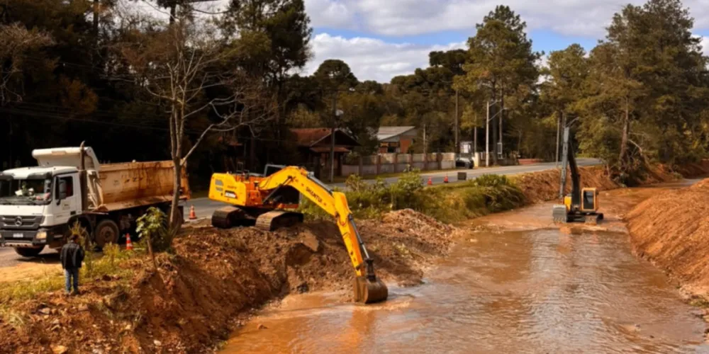Ações de limpeza nos rios Cambuí, Itaqui e Verde como preparação para enfrentamento do El Niño