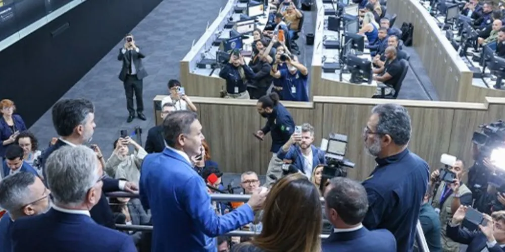 Presidente do TSE visita centro de comando e controle nacional