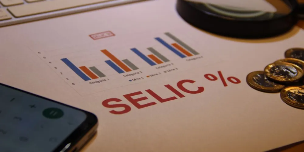 A expectativa para a taxa básica de juros Selic reduziu de 13,75% para 13,50%