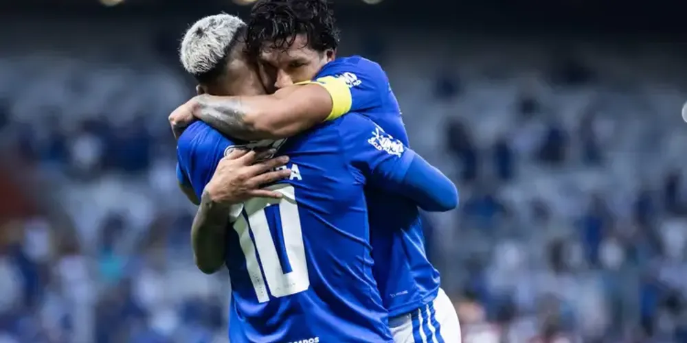 Romero comemora gol com Matheus Pereira