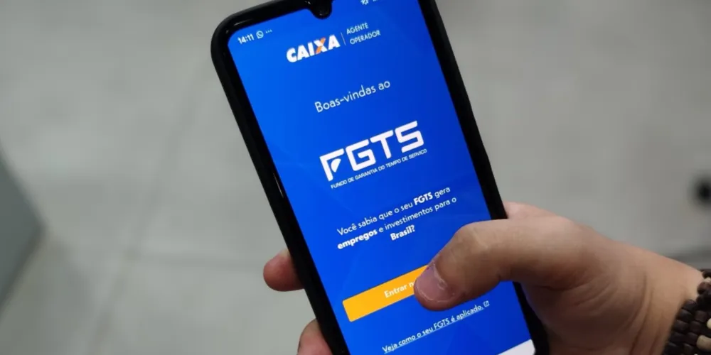 O valor máximo para retirada é de R$ 6.220 por conta