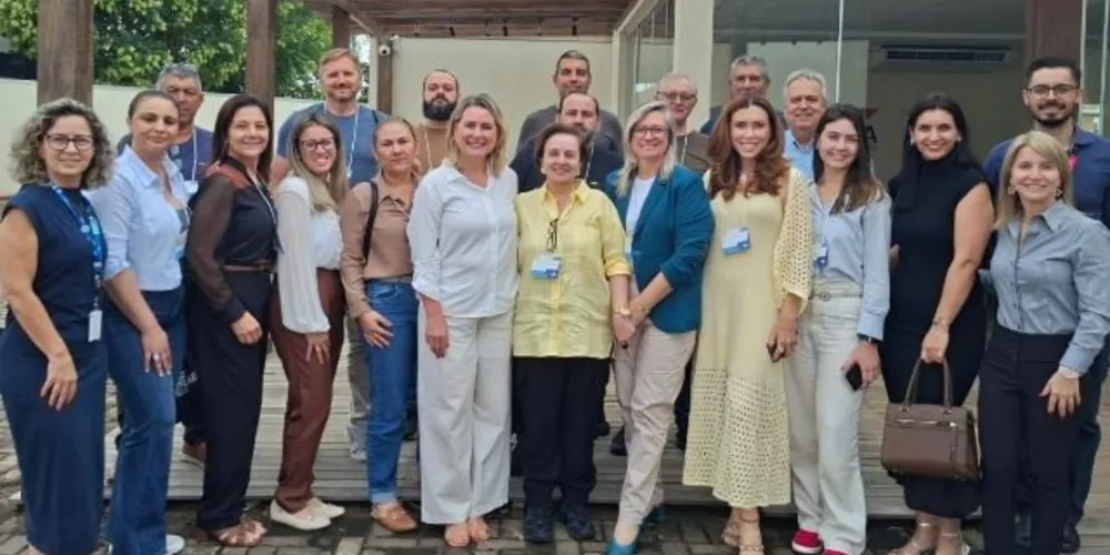 Gestores públicos dos Campos Gerais reunidos em Castro