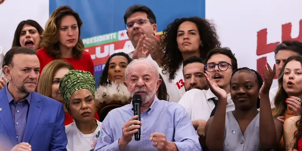 "Eu desafio ele a votar favoravelmente. E desafio ele a pedir para o PL votar favoravelmente”, disse Lula