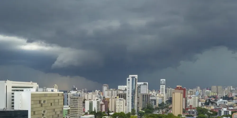 A recomendação é que a população encontre um local seguro