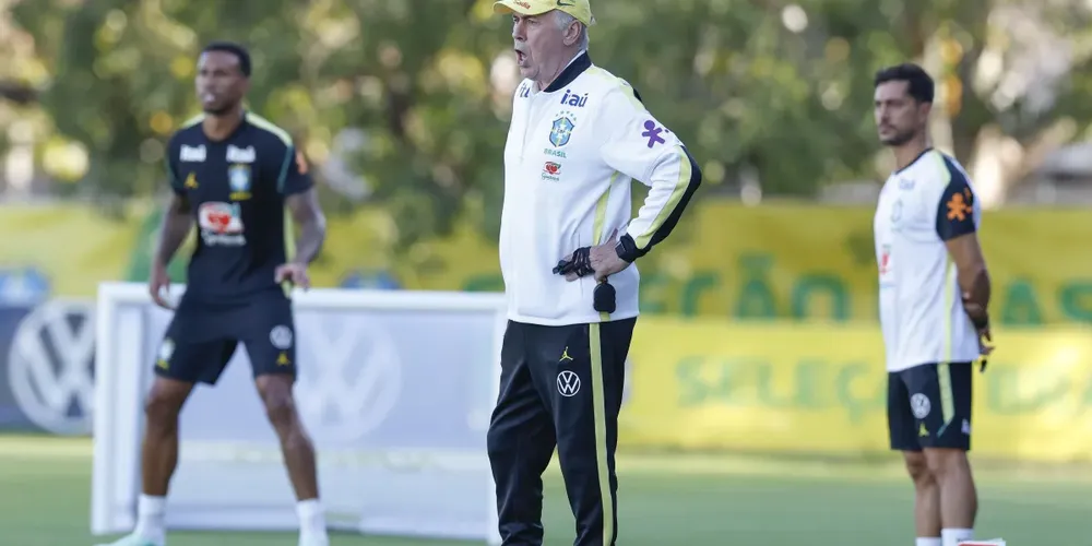 Carlo Ancelotti durante treino da Seleção Brasileira neste sábado (26) em Brisbane, na Austrália