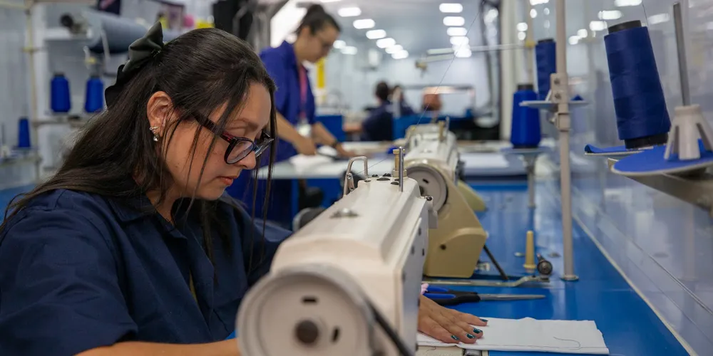 As aulas acontecem de forma presencial nas Escolas Móveis do Senai Paraná