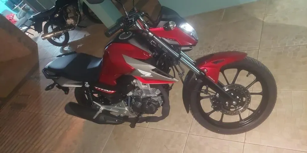 O caso foi registrado e informações que possam ajudar na localização da Honda CG 160 Titan podem ser repassadas às autoridades policiais