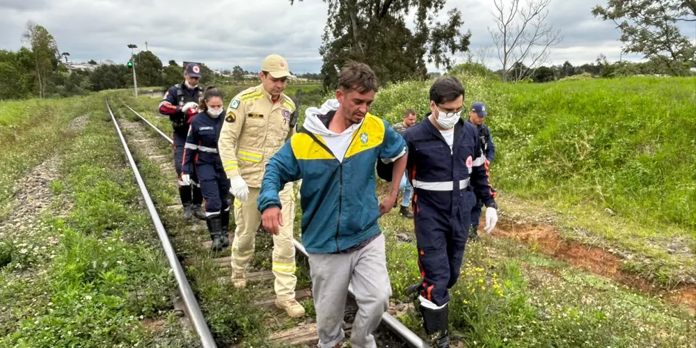 O rapaz foi socorrido e atendido em segurança pelo Serviço de Atendimento Móvel de Urgência