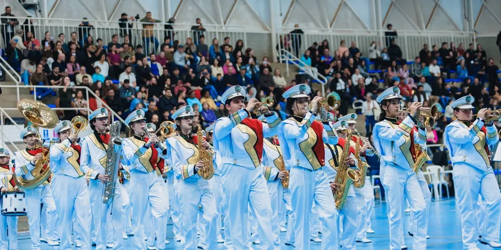 A participação da corporação também foi marcada pela brilhante apresentação do Corpo de Bandeiras da Banda Musical Municipal de Reserva