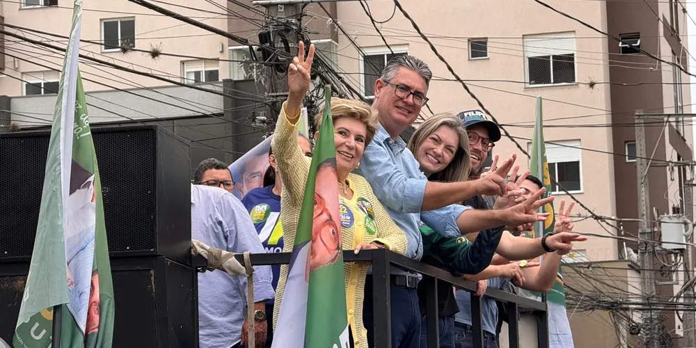 O percurso começou no comitê e reuniu apoiadores em Ponta Grossa