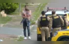 Homem esfaqueia ex-companheira e faz filho de 2 anos como refém