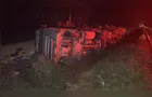 Idoso fica ferido após caminhão capotar na PRC-487 em Cândido de Abreu