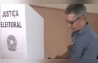 Romeu Zema com celular na cabine de votação: veja o que diz a lei
