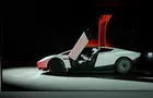 Tesla apresenta novo Roadster com promessa de voar e atingir 370 km/h