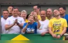 Elizabeth Schmidt discursa em ato de apoio a Flávio Bolsonaro em Curitiba