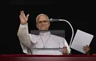 Papa Leão XIV reza oração do Angelus no Vaticano após receber alta hospitalar