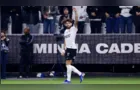 Corinthians empata com Vitória e evita nona derrota seguida no Brasileirão