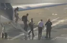 Flávio Bolsonaro chega a Miami em avião que saiu da Argentina; veja vídeo