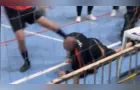 Árbitro leva chute na cabeça durante confusão em futsal nos Campos Gerais