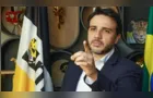 Renan Santos ironiza autodeclaração de Flávio Bolsonaro